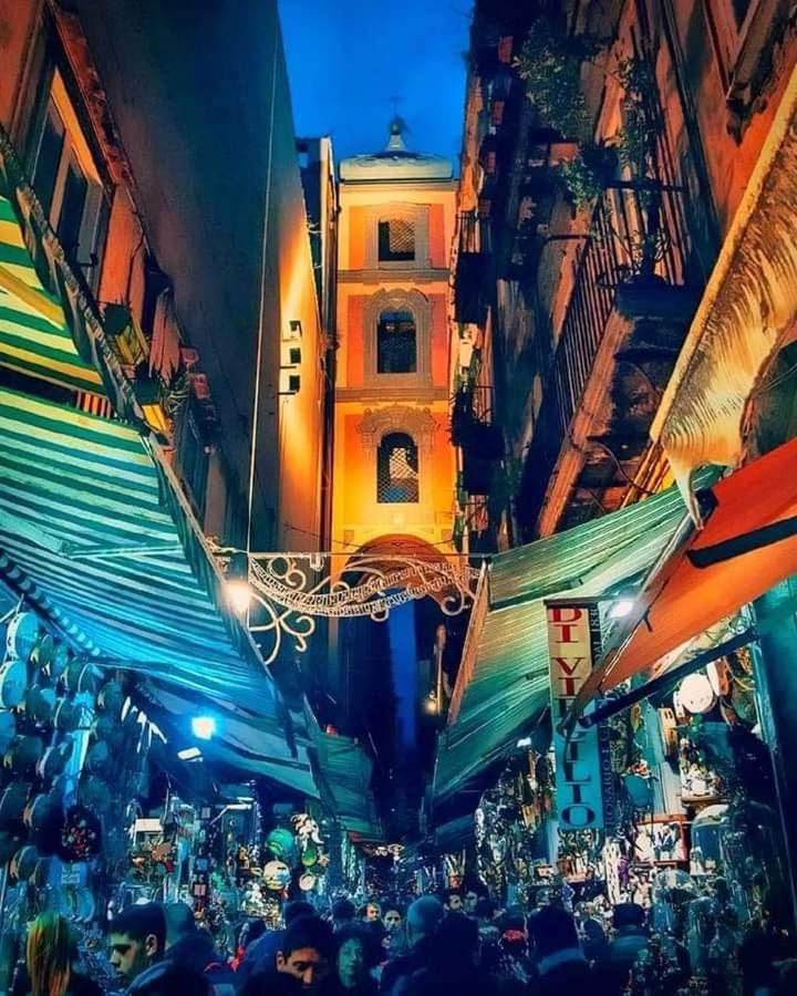 דירות Napoli Centro Storico Un Passo Da San Gennaro מראה חיצוני תמונה